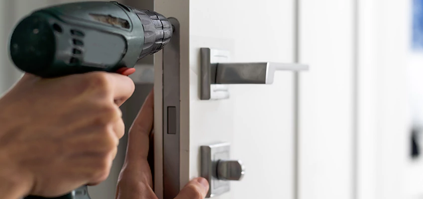 Locksmith For Lock Replacement Near Me in Tustin, CA